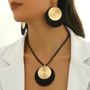 Elegant Gold & Black Disc Necklace and Earring Set